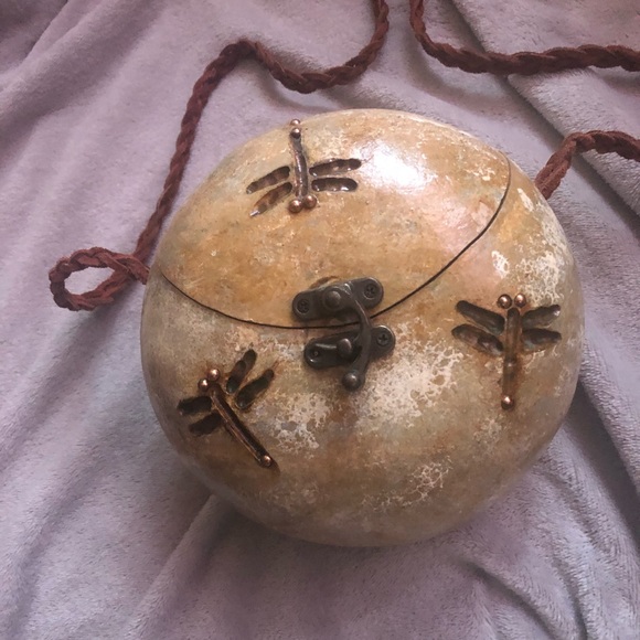 Beautiful Dragonfly hand-carved hard-shell purse - Picture 1 of 12